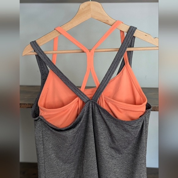 Old navy active tank - Picture 2 of 4